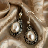 Diamond-shaped earrings with pearls in silver