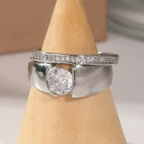 A bracelet that shines like a rooster, with a large square of zircon