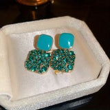 Square-shaped drop earrings