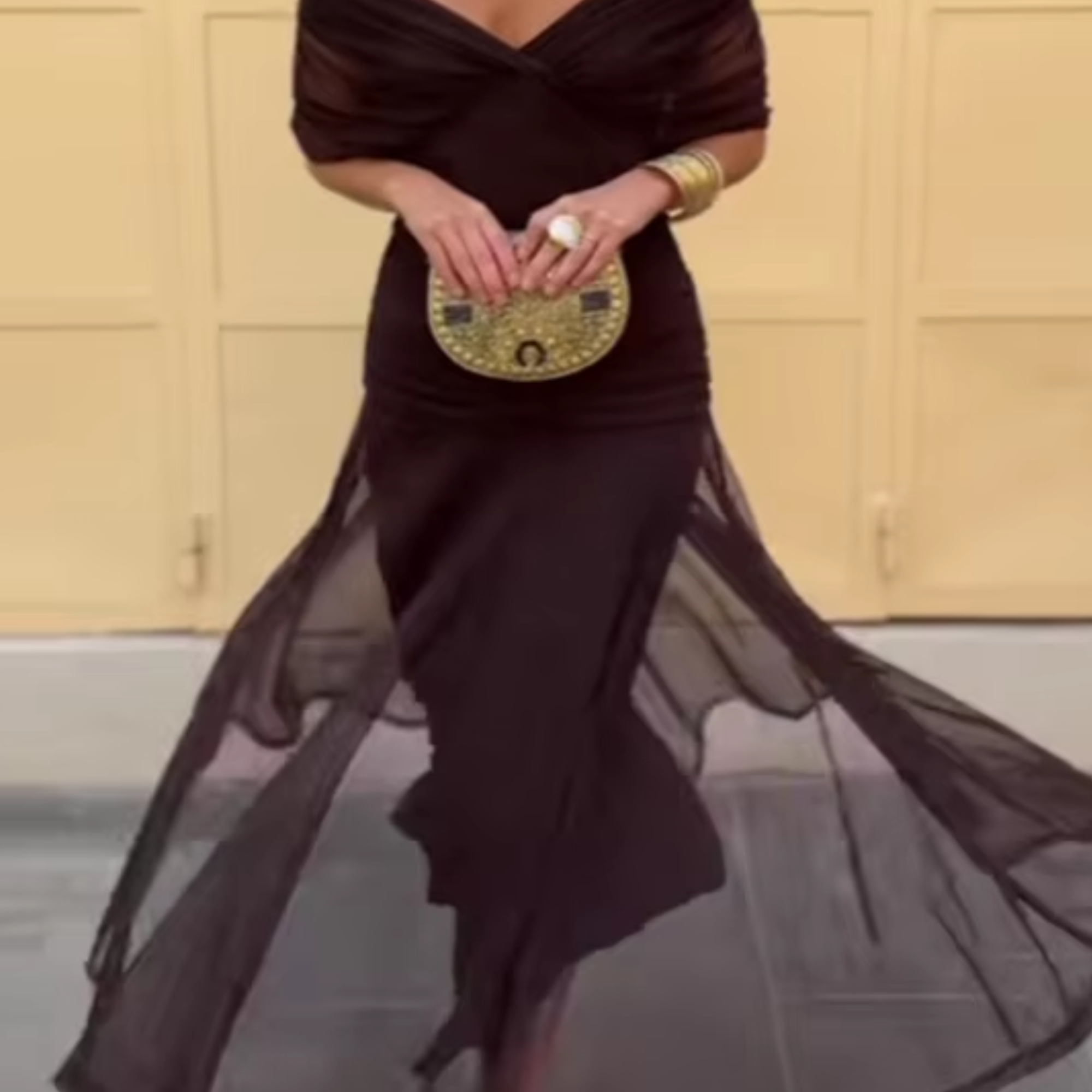 Luisa V-kaelusega kleit