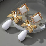 Vintage earrings in white and gold