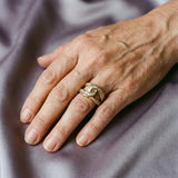 Elegant Ring with a Knot