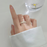 Silver ring in the shape of a daisy