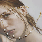 Small beaded necklace in gold