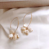 Elegant earring with a pearl and crystal