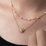 Flower necklace with twin blossoms