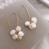 Elegant earring with a pearl and crystal