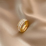 Luxury ring with crystals