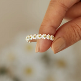 Silver ring with small daisy