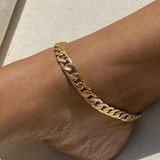 Wristlet with chain for a beach holiday