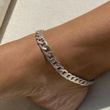 Wristlet with chain for a beach holiday