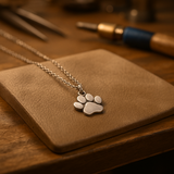 Elegant necklace with a silver foot - stainless steel