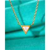 Moonstone Necklace - Kolmnurkne medaljon