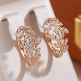 Leaf-shaped earrings, elegant and sparkling