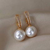 Elegant earrings with pearls and zircons