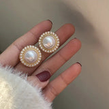 Elegant earrings with shimmering pearls