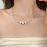 Elegant necklace with white pearls